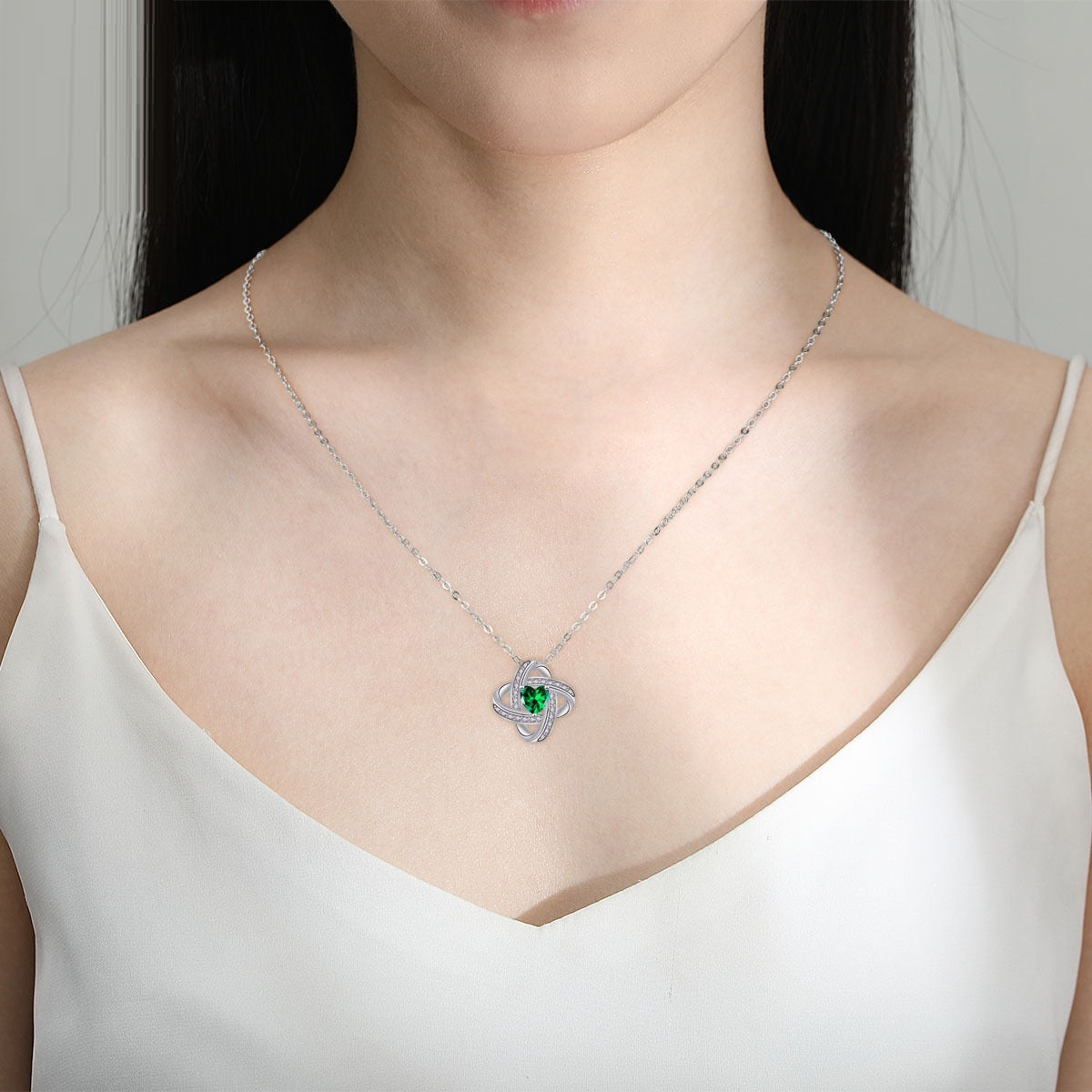 Lucky Four-Leaf Clover High-grade Women's Necklace European And American Ornament